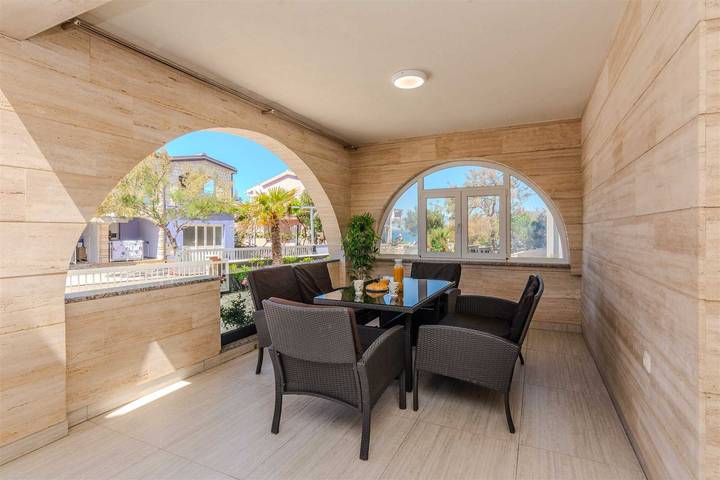 Ferienwohnung für 6 Personen, mit Balkon/Terrasse und Terrasse, kinderfreundlich auf Vir - 2