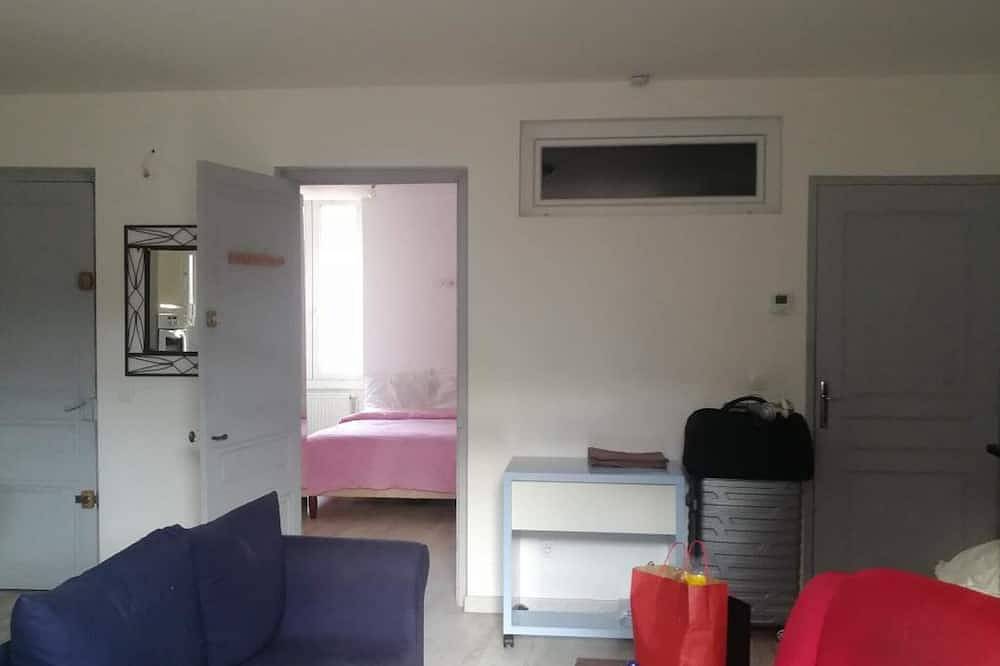 Entire apartment, 2Nd Floor Apartment Facing The Park in Saint-Chamond, Pilat Regional Nature Park