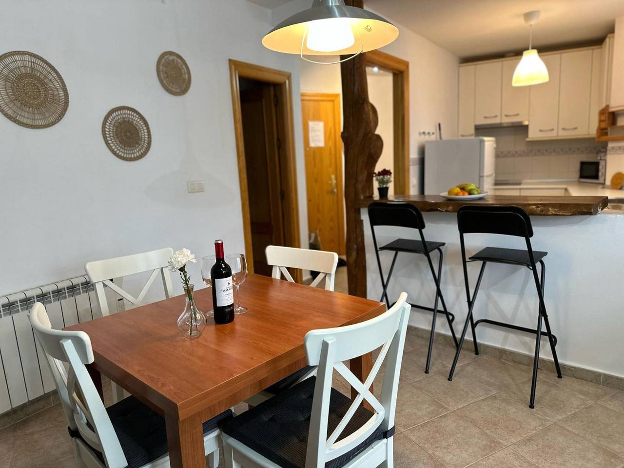Apartamento entero, Apartamento 'Alojamiento El Pilar' con vistas a la montaña y Wi-Fi in Entorno de Sierra Nevada, Güejar Sierra
