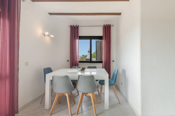 Villa 'Vivenda Deolinda' with Sea View, Wi-Fi and Air Conditioning in Albufeira in Albufeira e Olhos de Água, Faro distrikt