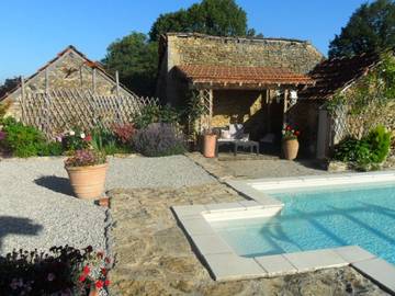 Cottage pour 2 personnes, avec jardin et piscine à Thonac