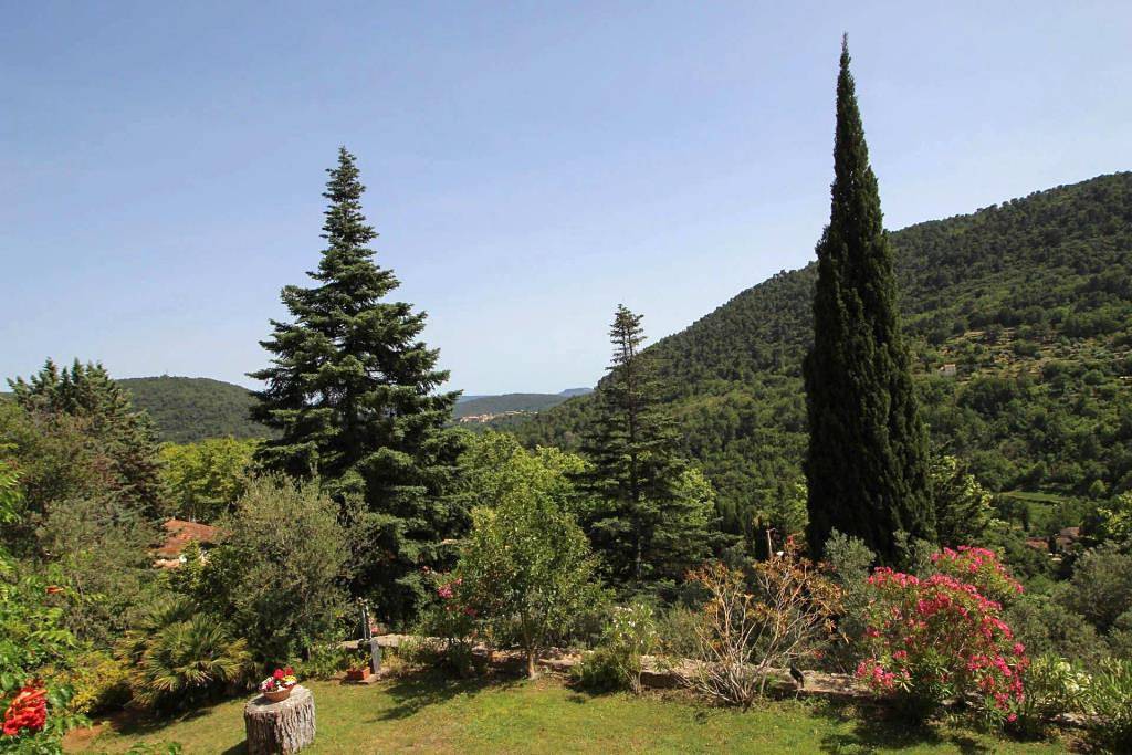 Holiday home with large grounds, swimming pool and walking distance to Bargemon in Bargemon, Region de Draguignan