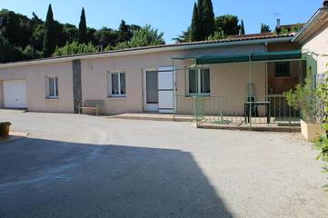 Gîte pour 4 personnes, avec terrasse à Aramon