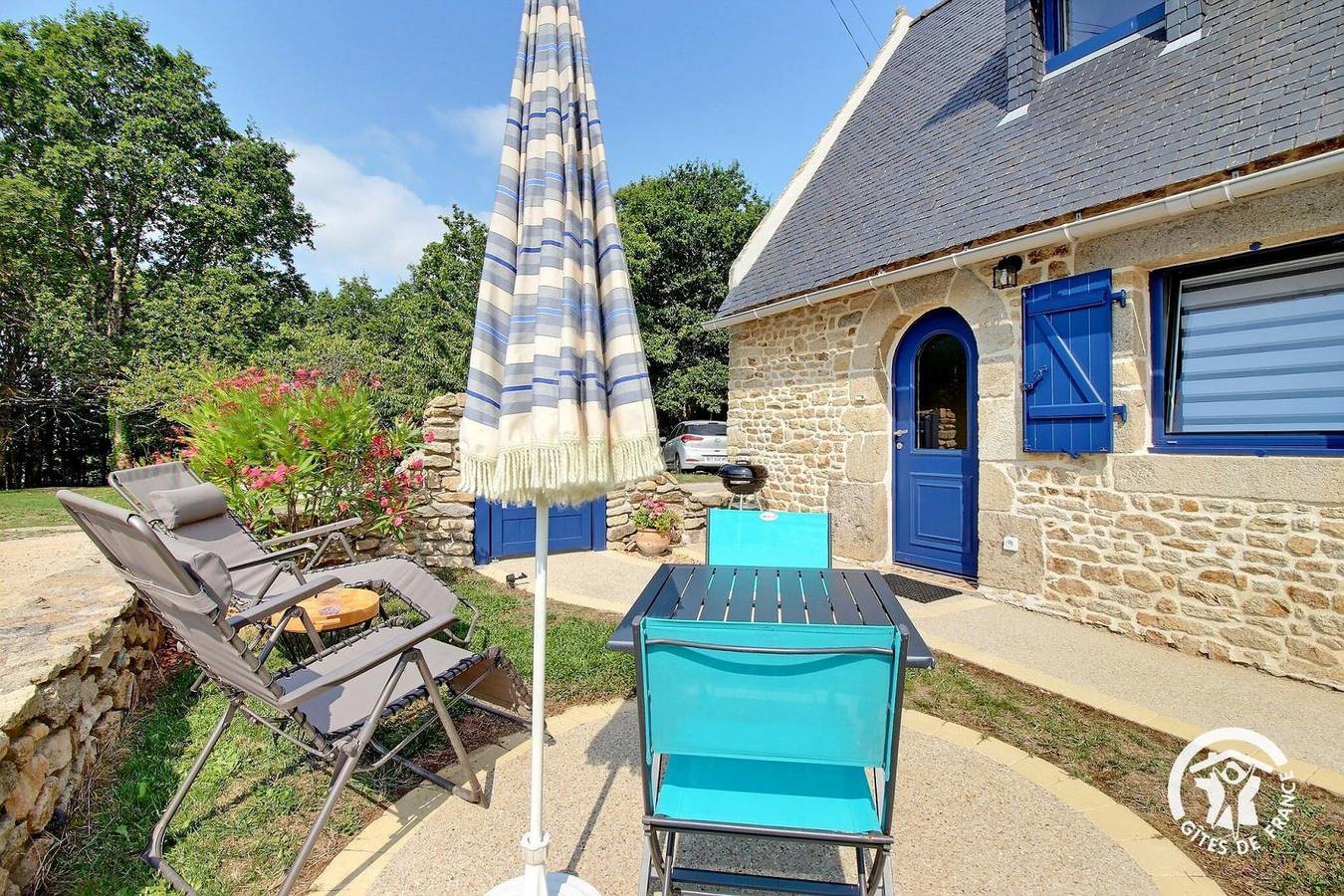 Des hirondelles in Merlevenez, Côte des Mégalithes