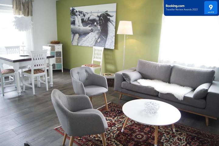 Ferienwohnung für 5 Personen, mit Balkon und Terrasse sowie Garten und Ausblick