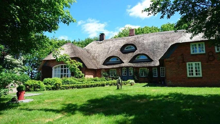 Villa für 8 Personen, mit Terrasse und Whirlpool sowie Garten und Sauna