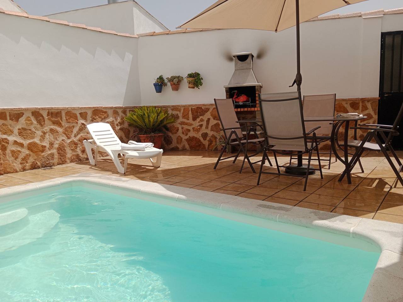 Casa de vacaciones La Reconquista con piscina, jardín y Wi-Fi in Santa Elena, Sierra Morena