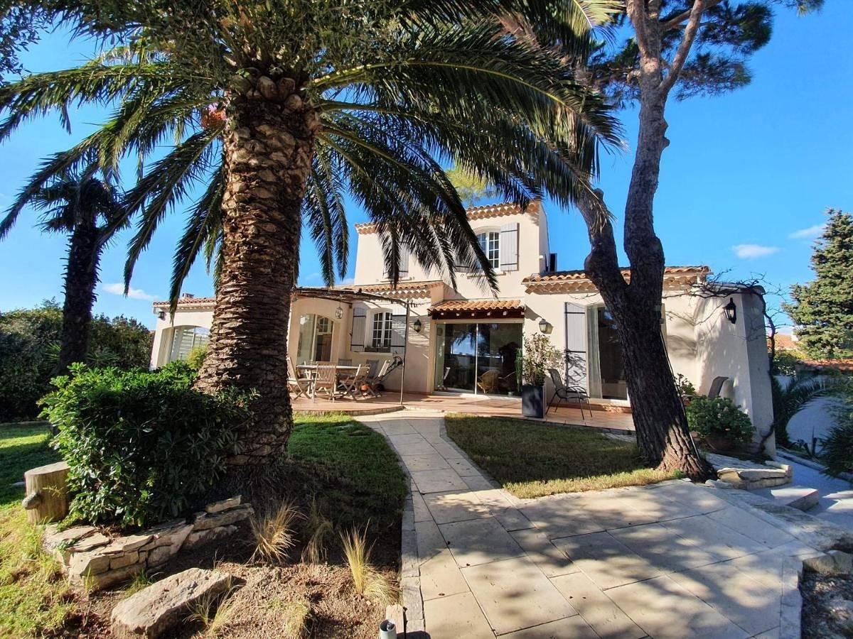 Double Room with Private Bathroom in Martigues, Mittelmeerküste (Frankreich)