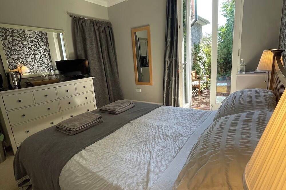 Private en-suite room, self check in (no contact) in Edinburgh, Edinburgh and Lothian