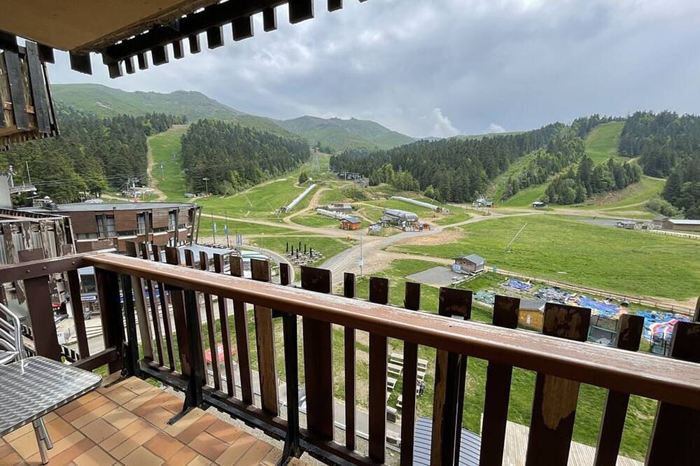 Entire apartment, Studio with Balcony, Equipped Kitchen, Wi-Fi in Le Lioran in Le Lioran, Laveissière