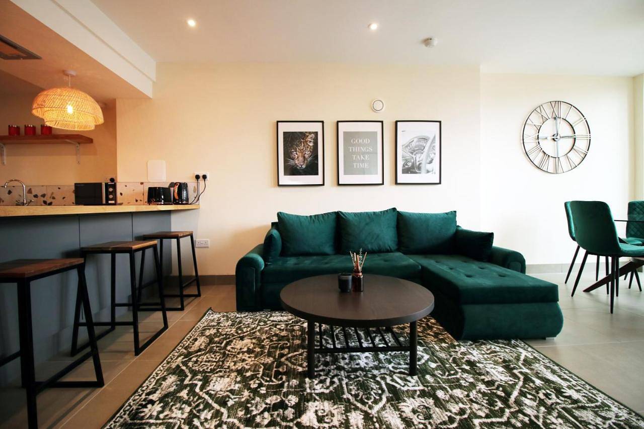 Entire apartment, Four-Bedroom Holiday Home in Penarth, Cardiff