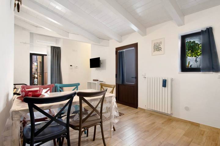 Appartamento intero, Appartamento 'Unità Due' con terrazza condivisa, Wi-Fi e aria condizionata in Rutigliano, Provincia di Bari