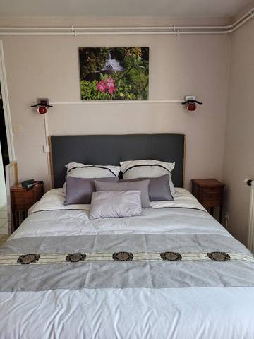 Gîte pour 2 personnes, avec jardin et vue, animaux acceptés à Poullaouen