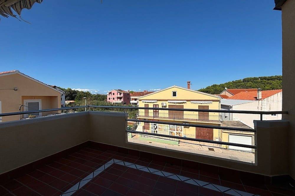 Ganze Wohnung, 1-Zimmer-Ferienwohnung mit Terrasse und Meerblick Kukljica, Ugljan (A-24795-a) in Kukljica, Insel Ugljan