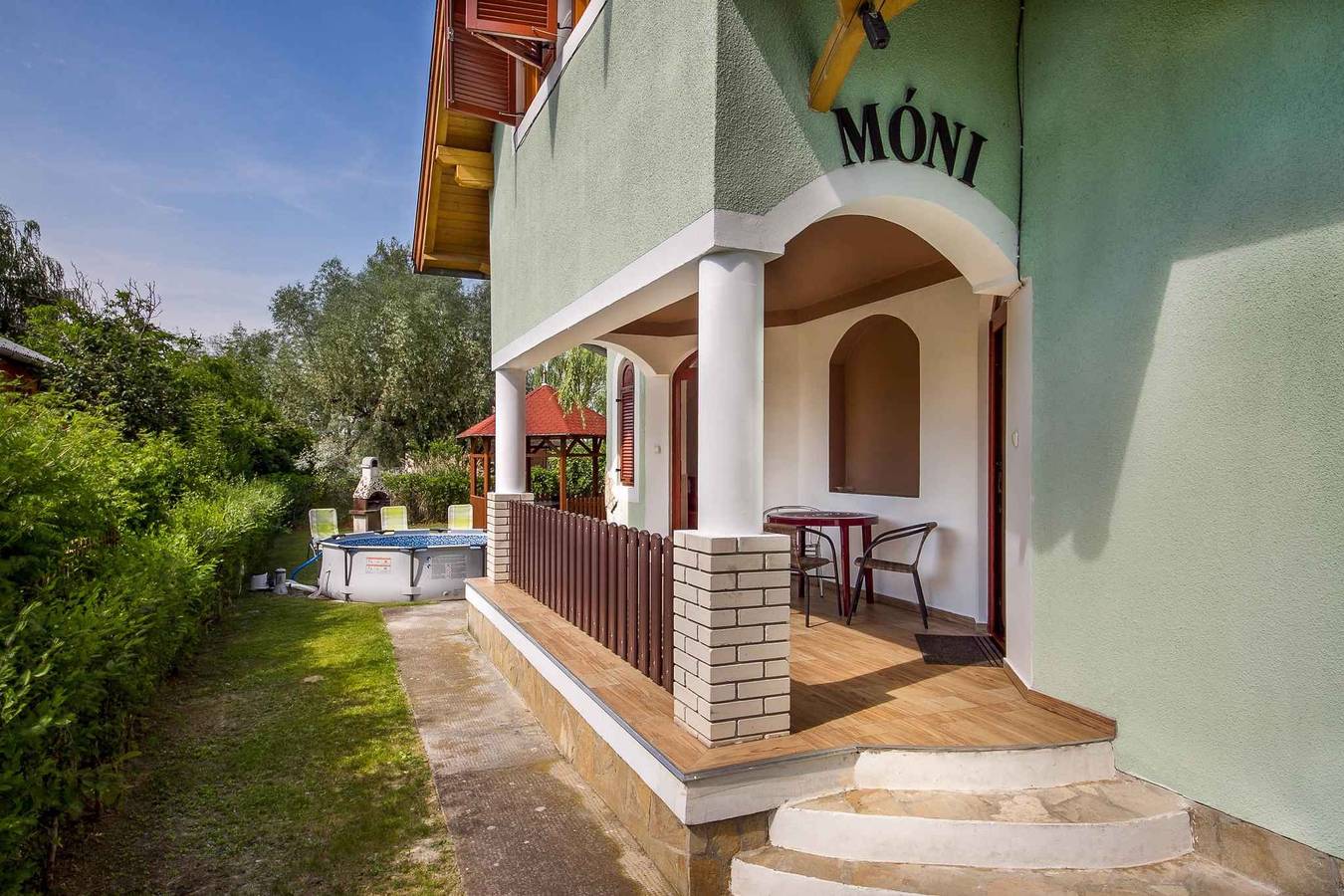 Ferienhaus mit Kinderbecken in Balatonmariafürdö, Plattensee Südufer