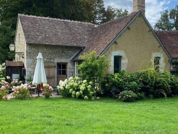 Gîte pour 3 personnes, avec jardin à Nocé
