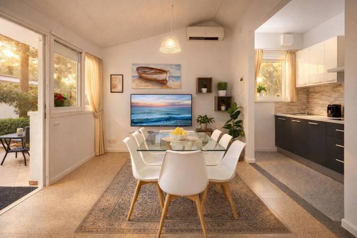 Villa per 10 persone, con panorama e piscina nonché giardino, adatto a famiglie con bambini - 1