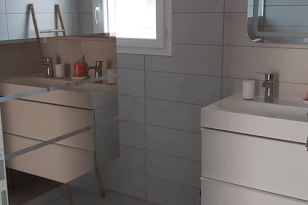 Villa neuve et indépendante avec 2 chambres 4 personnes in Rocbaron, Côte méditerranéenne (France)