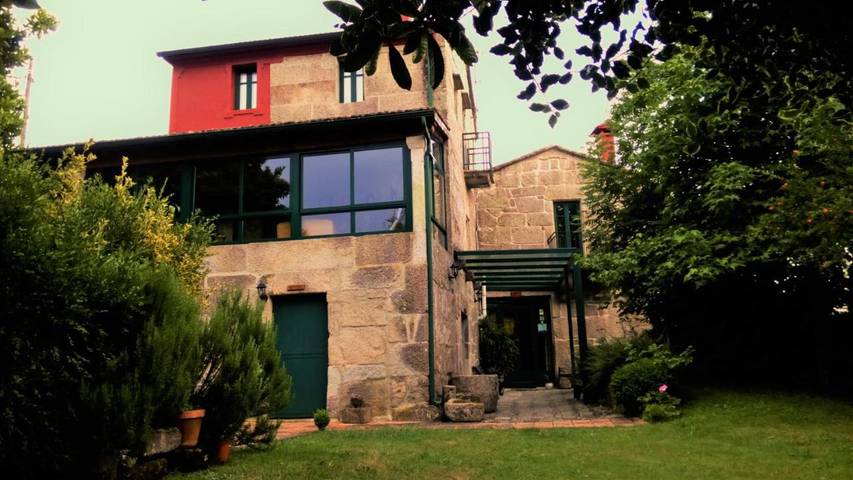 Casa rural para 9 personas, con piscina además de vistas y jardín, Se admiten mascotas en Nieves (Pontevedra)
