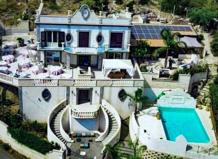 Ferienhaus für 5 Personen, mit Balkon und Terrasse sowie Whirlpool und Garten in Palma di Montechiaro