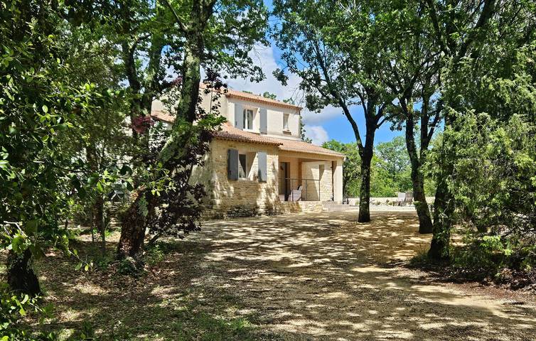 Location de vacances pour 5 personnes, avec piscine ainsi que jacuzzi et terrasse, animaux acceptés à Barjac - 3