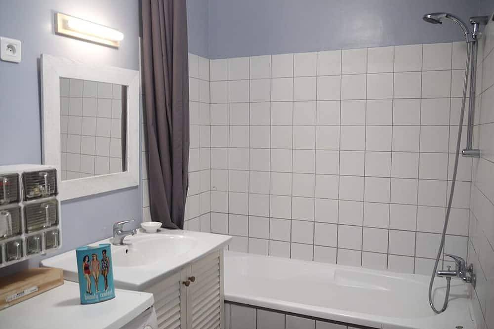 Entire apartment, Charming apartment, bright, quiet, large balcony 2 minutes from the Paris metro. in Malakoff, Hauts-de-Seine