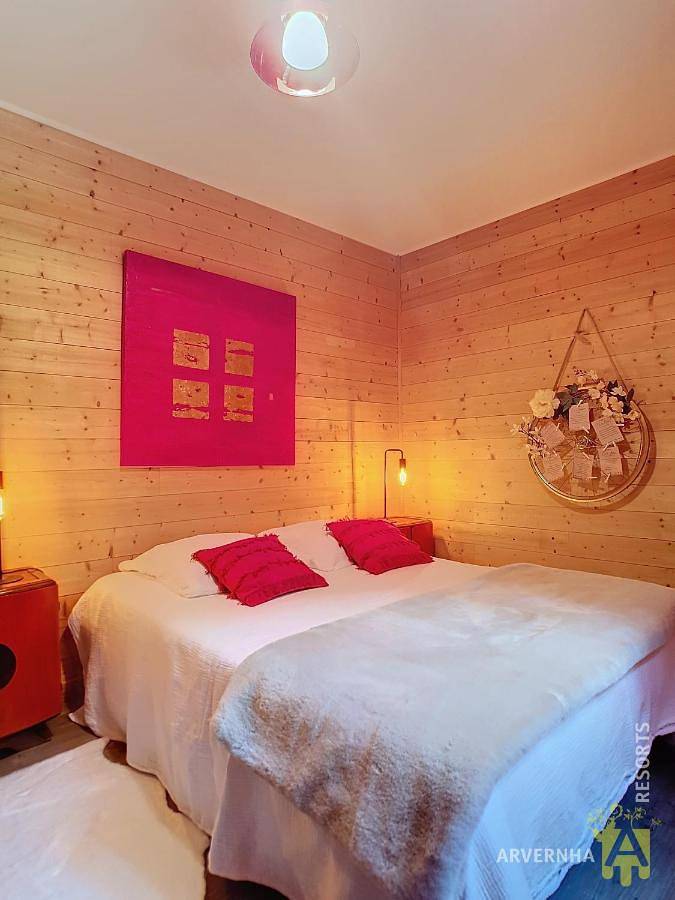 Chalet pour 10 personnes, avec terrasse ainsi que vue et jardin à Chambon-sur-Lac - 2