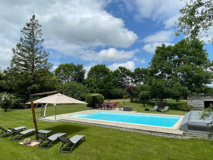 Chambre d’hôte pour 2 personnes, avec jardin ainsi que vue et piscine à Galan