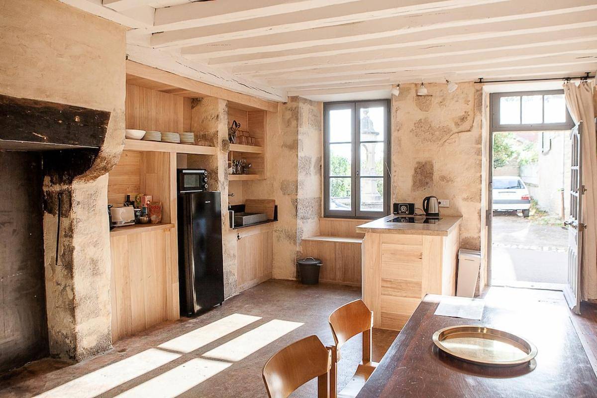 Maison de la fontaine in Flavigny-sur-Ozerain, Région de Montbard
