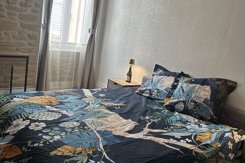 Ganze Wohnung, Wine-themed apartment—in the center of Tain l'Hermitage with a large garage. in Tain-l'Hermitage, Valence und Umgebung