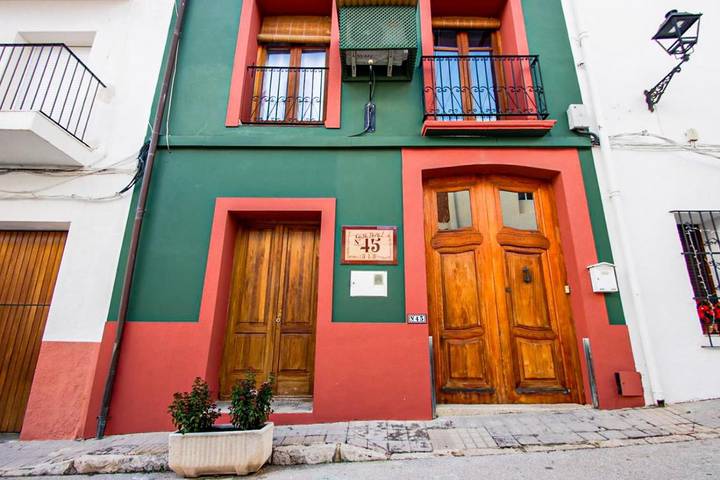 Location de vacances pour 2 personnes, avec terrasse ainsi que jardin et piscine à Tàrbena - 2