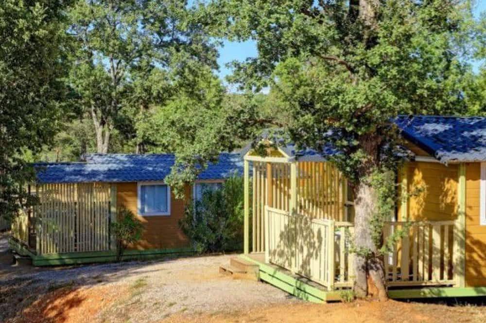 Bungalow for 7 with Terrace and Fully Equipped Kitchen in Esparron-de-Verdon, Verdon Regional Natural Park