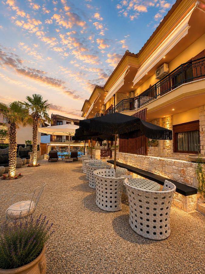 Hôtel pour 6 personnes, avec piscine et jardin ainsi que jacuzzi et bassin pour enfant à Afitos