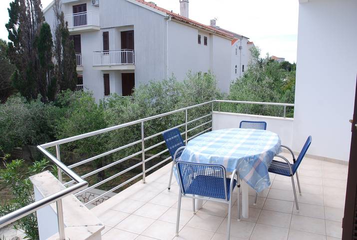 Ferienwohnung für 4 Personen, mit Balkon/Terrasse in Novalja