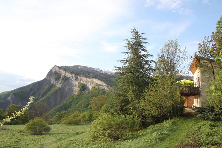 Gîte pour 2 personnes, avec piscine à Manteyer