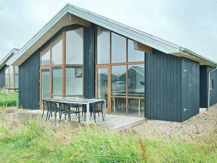 Ferienhaus für 8 Personen, mit Sauna und Whirlpool sowie Terrasse, mit Haustier in Thorsminde