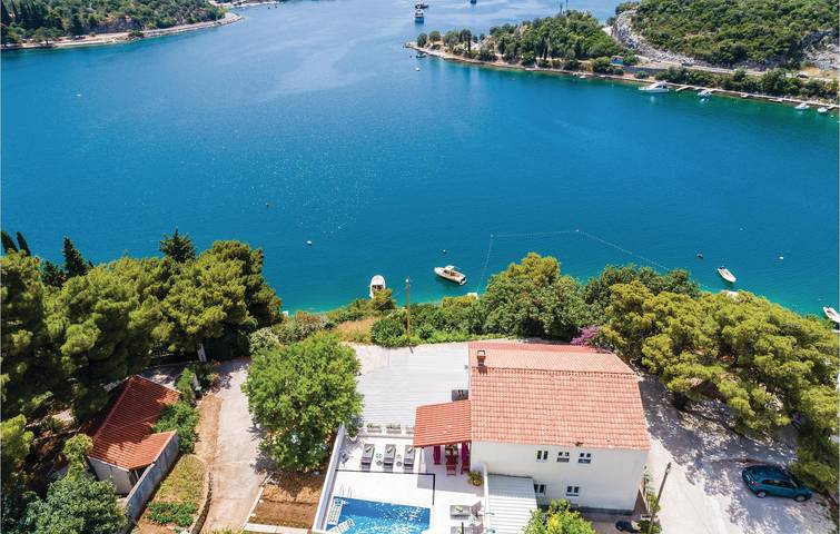 Ganze Ferienwohnung, Geräumig, 2 km vom Strand entfernt: WLAN, Klimaanlage, Pool und Küche – der perfekte Urlaubsort! in Zaton, Grad Dubrovnik