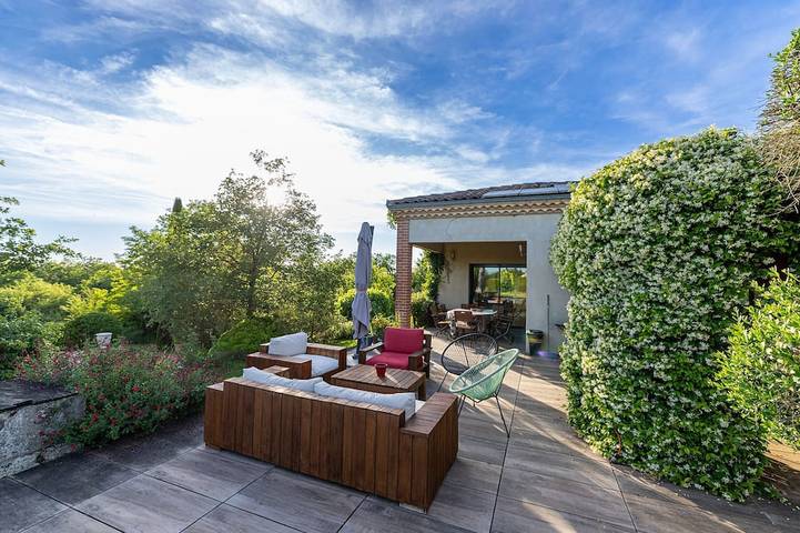 Villa für 12 Personen, mit Whirlpool und Garten sowie Terrasse, mit Haustier