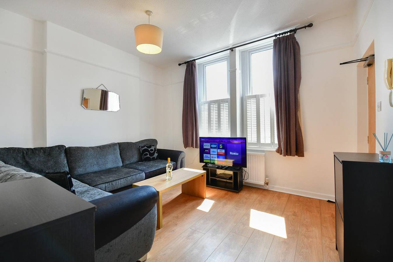 Entire apartment, Spacious Cardiff Apartment | Wifi | Near City - Pass the Keys in Cardiff, Cardiff region