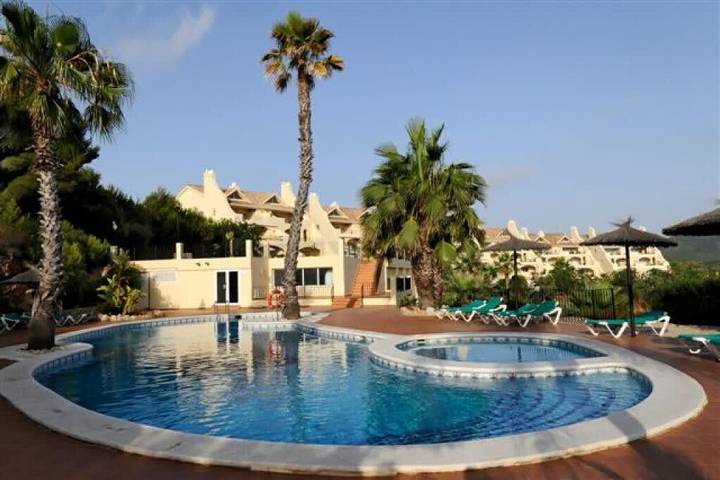 Apartamento entero, Apartamento de vacaciones para 6 personas con jardín in Atamaría, Cartagena