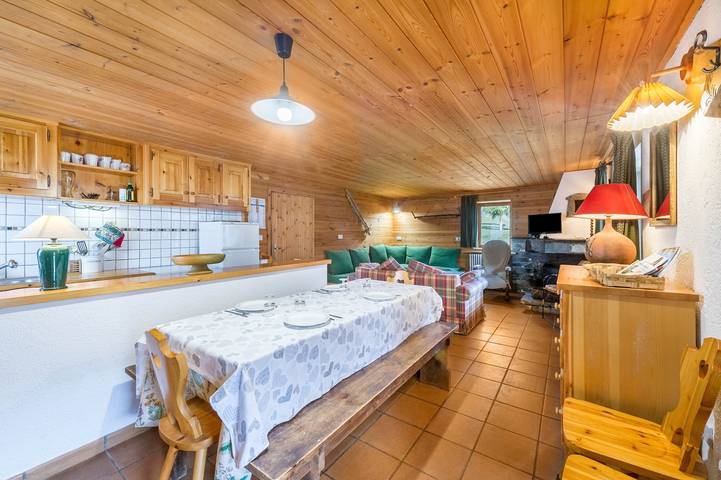 Chalet "Vue Cervin Matterhorn" with Mountain Views, Private Terrace & Wi-Fi in Navillod, Antey-Saint-André