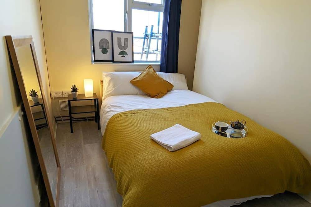Entire apartment, 3 bed flat | Sleeps 5 | 1 bath | Parking | Wifi in Colchester, Essex