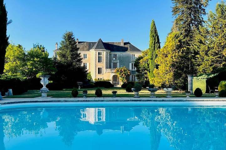 Château pour 12 personnes, avec piscine