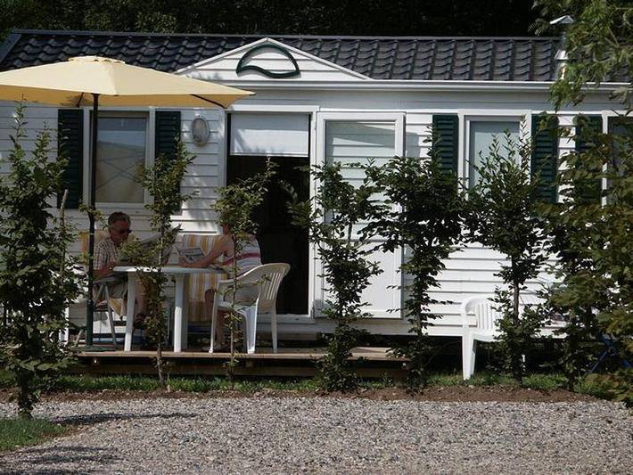 Flower Camping L'Echo du Malpas - Mobilhome 4/6 personnes - Standard 27m² - 2 chambres - TV - Terrasse non couverte in Monceaux-sur-Dordogne, Région de Tulle