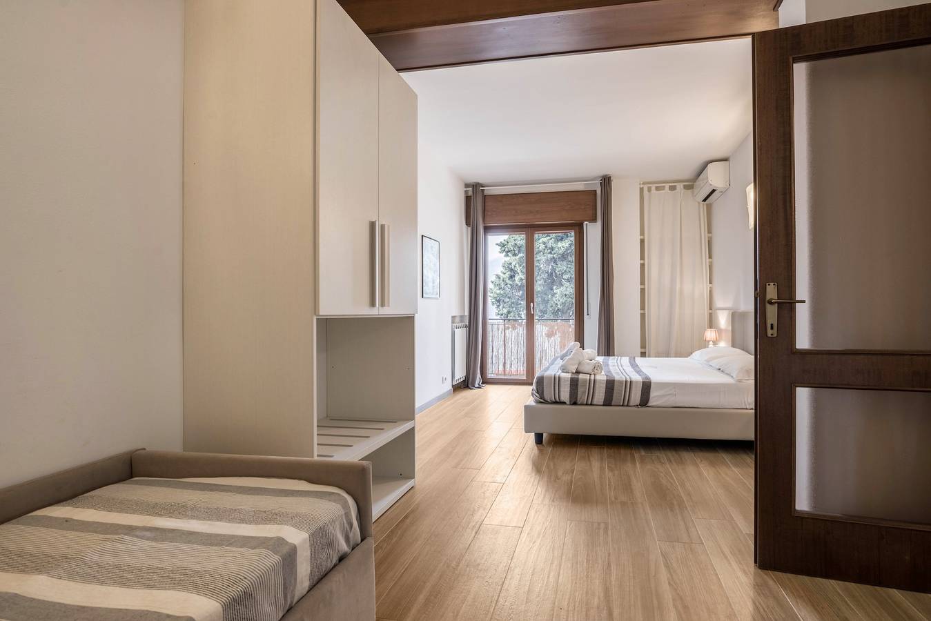 Appartamento intero, Moderno appartamento "Fiocco" con vista lago, Wi-Fi, aria condizionata e terrazza in Cassone di Malcesine, Malcesine