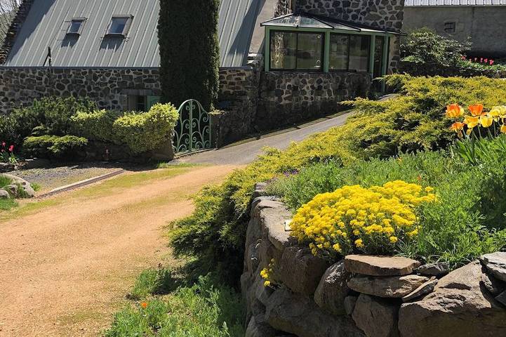 Cottage von 60 m2 restauriert viel Charakter mit einer sehr angenehmen Veranda in Saint-Alyre-ès-Montagne, Regionaler Naturpark Volcans d'Auvergne