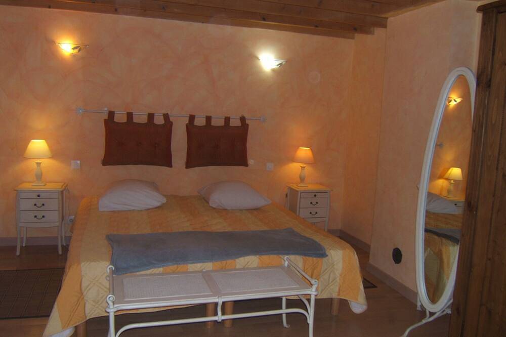 Former barn located in one of the most beautiful villages in bloom with 4 flowers. in Chartres und Umgebung