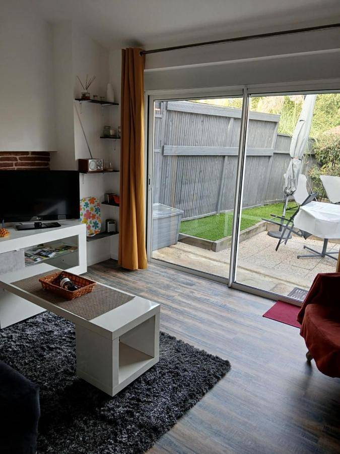 Appartement entier, One-Bedroom Apartment in Belberaud, Canal du Midi