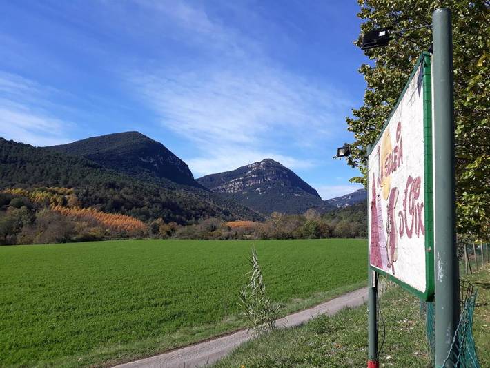 Bungalow para 6 personas, con Terraza y Jardín además de Piscina y Vistas en Garrotxa