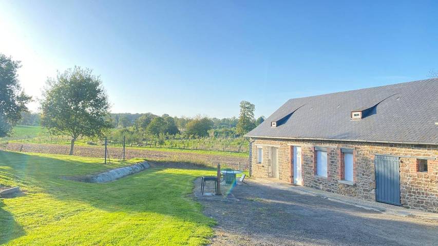 Location de vacances pour 4 personnes, avec jardin et vue dans La Pellerine - 2